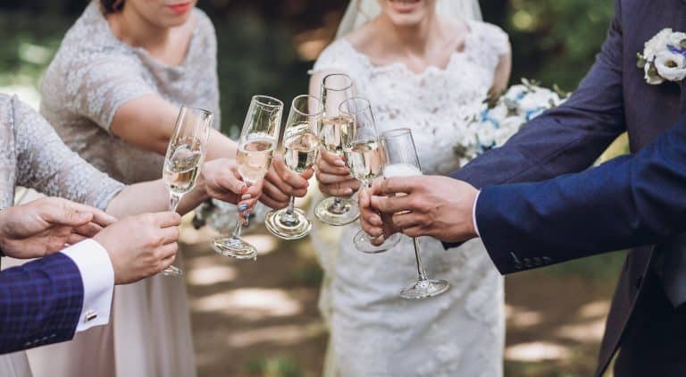 Mariage cocktail champagne toast santé avec les mariés DJ Concept